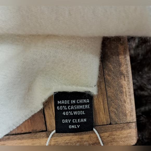 Cashmere/Wool Scarf NWT - Picture 3 of 3